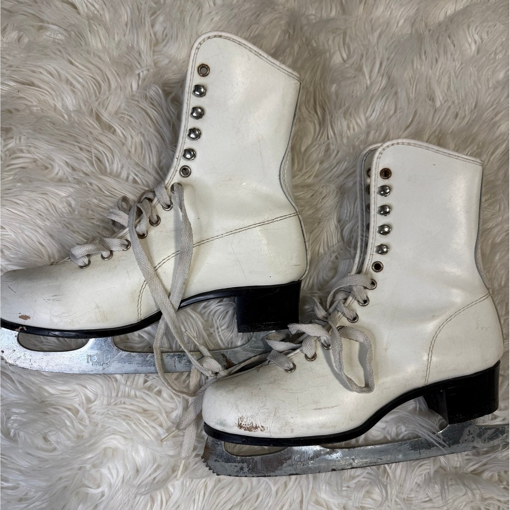 Rally Vintage White Figure Skates Size 5 Girls Women Recreational Ice Skates